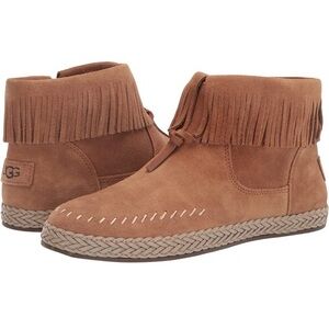 EUC UGG Women's Brown Fringe Moccasins. Size 8